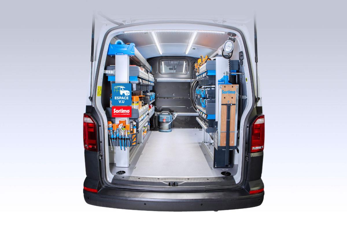 Aménagement de véhicule utilitaire avec le système d'étagère et de rangement SR5, équipement de fourgon artisan et entreprise par Espace V.U Sarl station Sortimo by Gruau à Bordeaux en Gironde 33, Charente 16, Charente-Maritime 17, Dordogne 24 et Lot-et-Garonne 47.