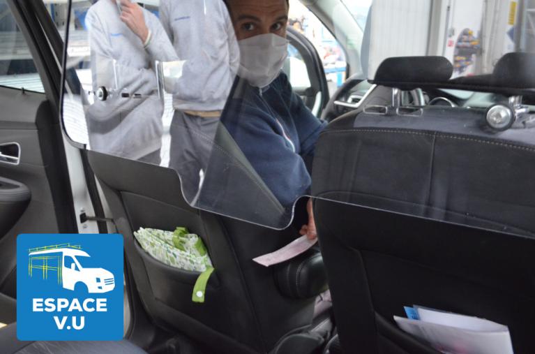 Cloison de séparation transparente entre le conducteur et les passagers d'une voiture particulier, taxi, vtc, uber, ambulances vsl, transport scolaire, ou d'un véhicule utilitaire équipement de fourgon avec une cabine approfondie avec le « DRIVER GUARD » par Espace V.U Sarl station Sortimo by Gruau.