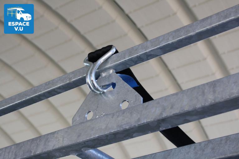 Galerie en acier pour véhicule utilitaire, galvanisation à chaud. Équipement de fourgon et de fourgonnette professionnelle pour artisan et entreprise. Vente directe usine pas chère dans toute la France.