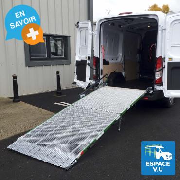 Obtenez un devis pour une rampe de chargement pliable avec une capacité de charge de 500 kg pour l'équipement d'un véhicule utilitaire léger par Espace V.U Sarl, station Sortimo by Gruau, aménageur de véhicule professionnel à Bordeaux en Gironde 33, Charente 16, Charente-Maritime 17, Dordogne 24 et Lot-et-Garonne 47. Vente directe usine dans toute France.