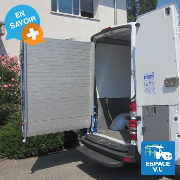 Obtenez un devis pour une rampe de chargement pliable et pivotante avec une capacité de charge de 400 kg à 600 kg pour l'équipement d'un véhicule utilitaire léger par Espace V.U Sarl, station Sortimo by Gruau, aménageur de véhicule professionnel à Bordeaux en Gironde 33, Charente 16, Charente-Maritime 17, Dordogne 24 et Lot-et-Garonne 47. Vente directe usine dans toute France.