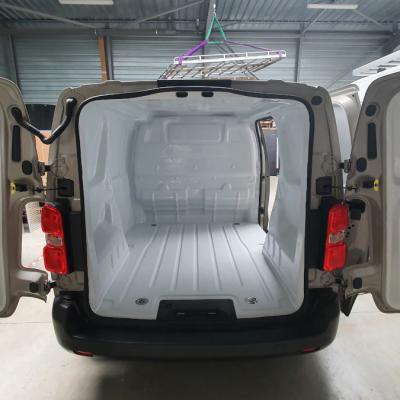 Doublage, placage en polyester pour véhicule utilitaire. Habillage gelcoat intérieur plastifié, stratifié, plastique, PVC.