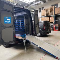 Aménagement de Sprinter utilitaire camion pour un artisan plombier chauffagiste en Gironde.